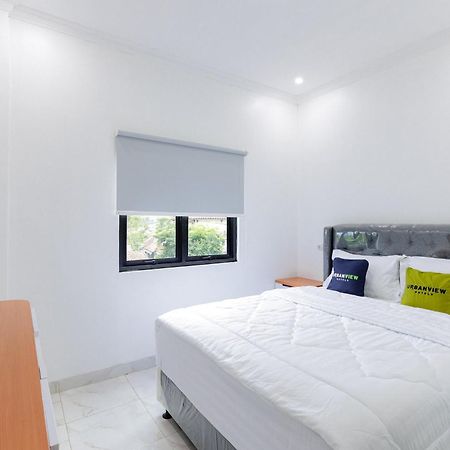 Urbanview Hotel Amira Syariah Bogor Pamoyanan Exterior photo